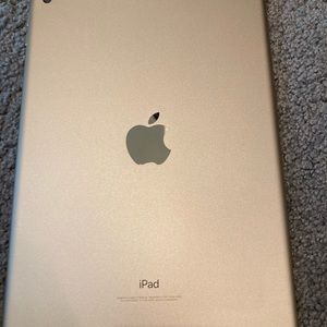 iPad 5th generation like new 32 gb Wi-Fi